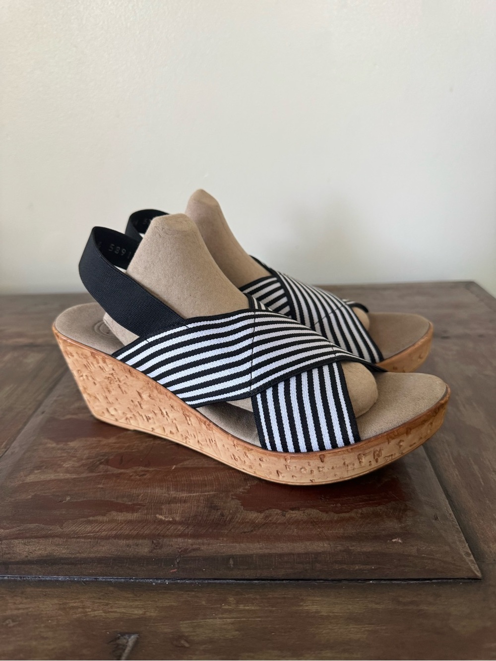 Charleston Shoe Co black white striped stretchy wedge sandals women’s size 8